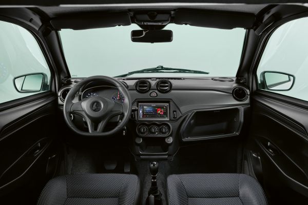 Ohne B Führerschein AIXAM-Fahrzeug Minauto Access Ansicht mit Tablet